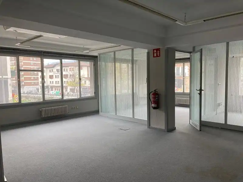 Local comercial en venda a Nerbion Kalea 1, imagen 2