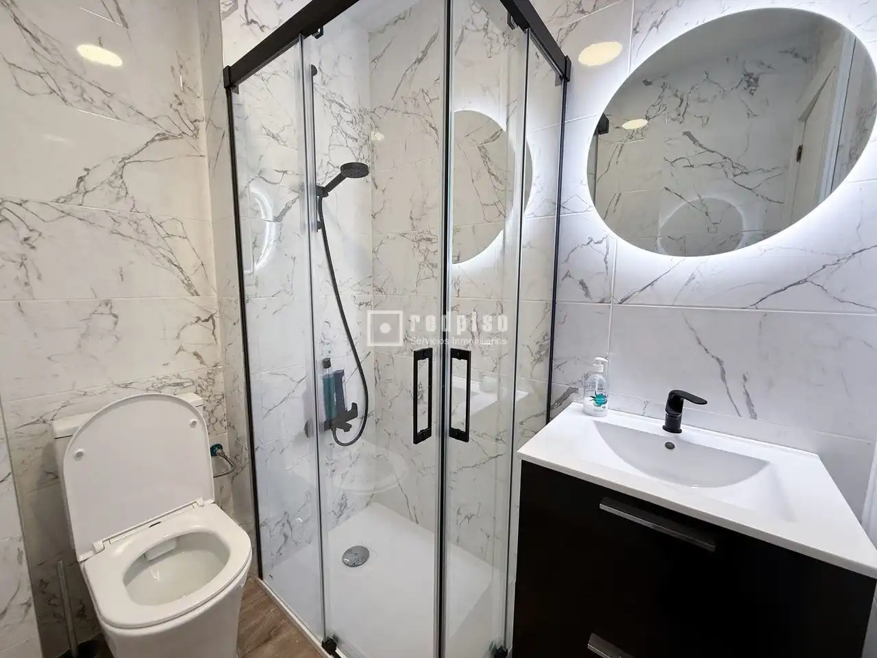 Baño de Piso en venta en Valencia con Amueblado y Alarma