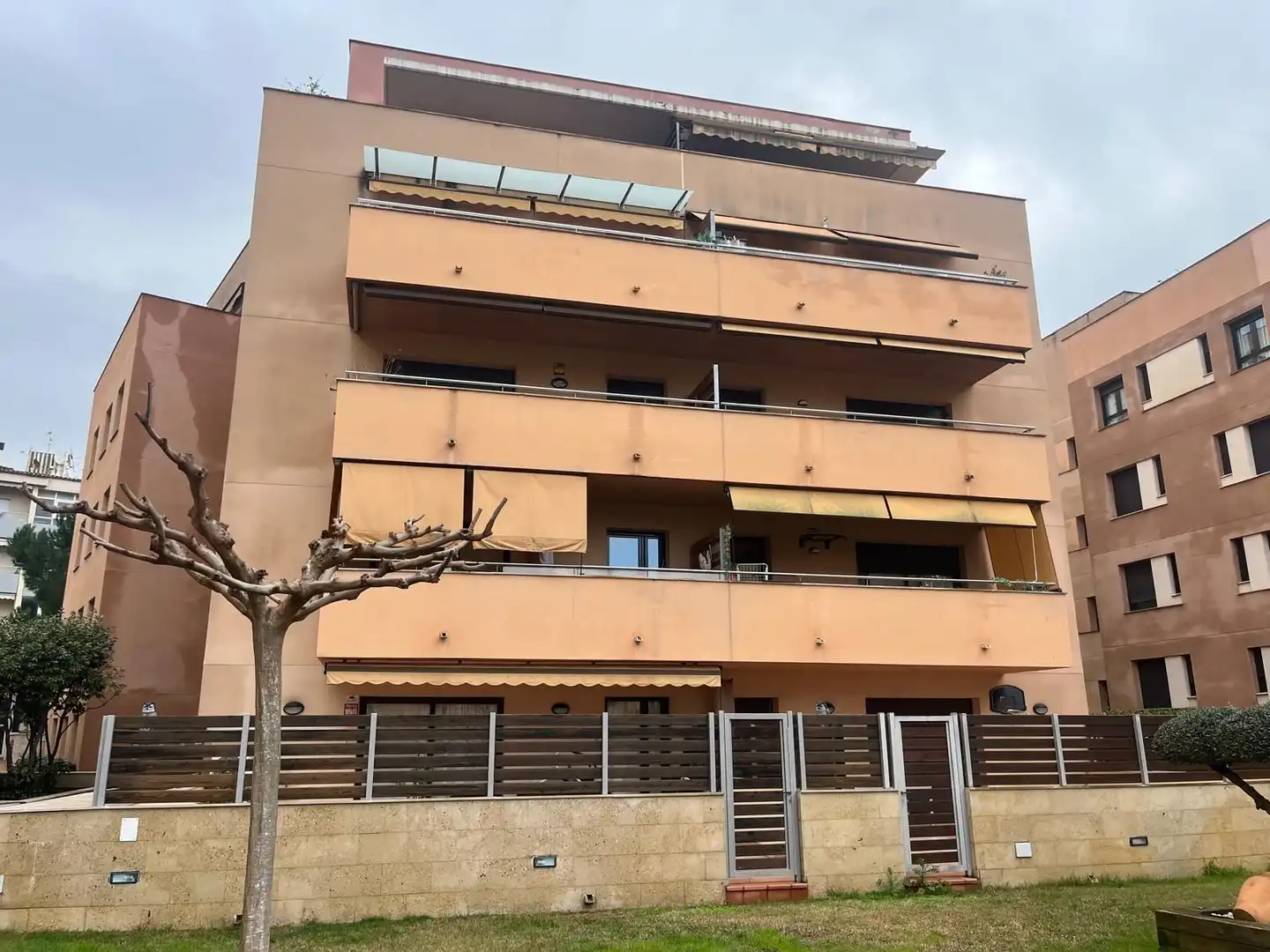 Außenansicht von Wohnungen zum Verkauf in Lloret de Mar mit Klimaanlage, Heizung und Abstellraum