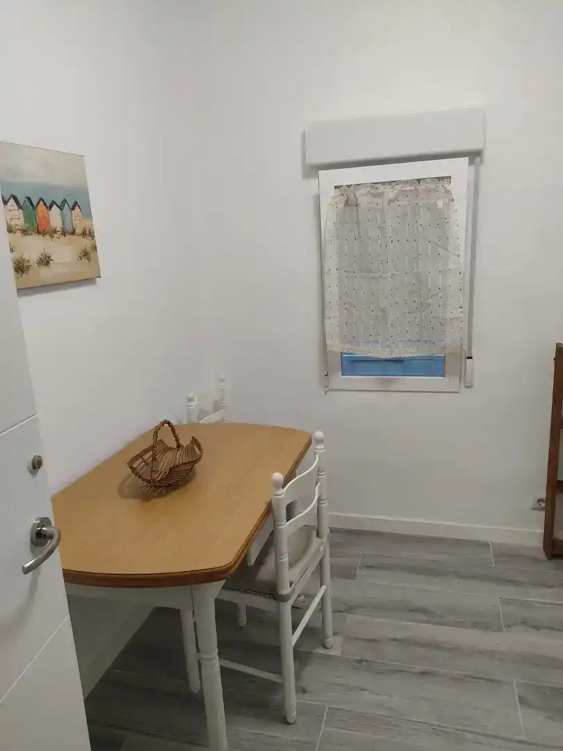 Menjador de Estudi de lloguer en Madrid amb Aire condicionat, Moblat i Microones