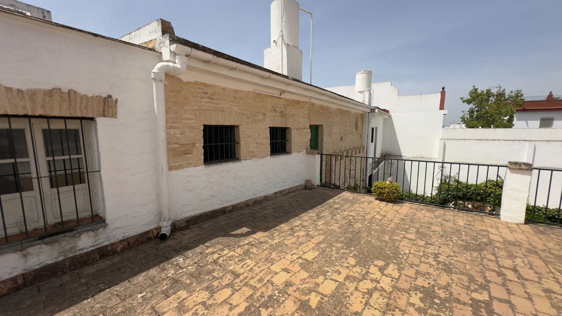Vista exterior de Casa o xalet en venda en Umbrete amb Terrassa, Traster i Piscina