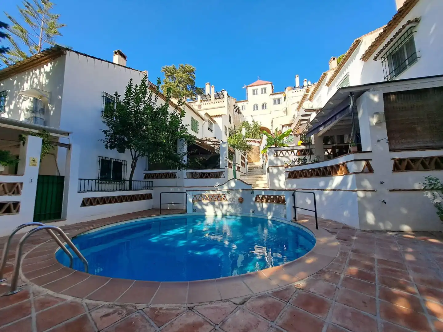 Vista exterior de Casa adosada en venda en Torremolinos amb Aire condicionat, Terrassa i Traster