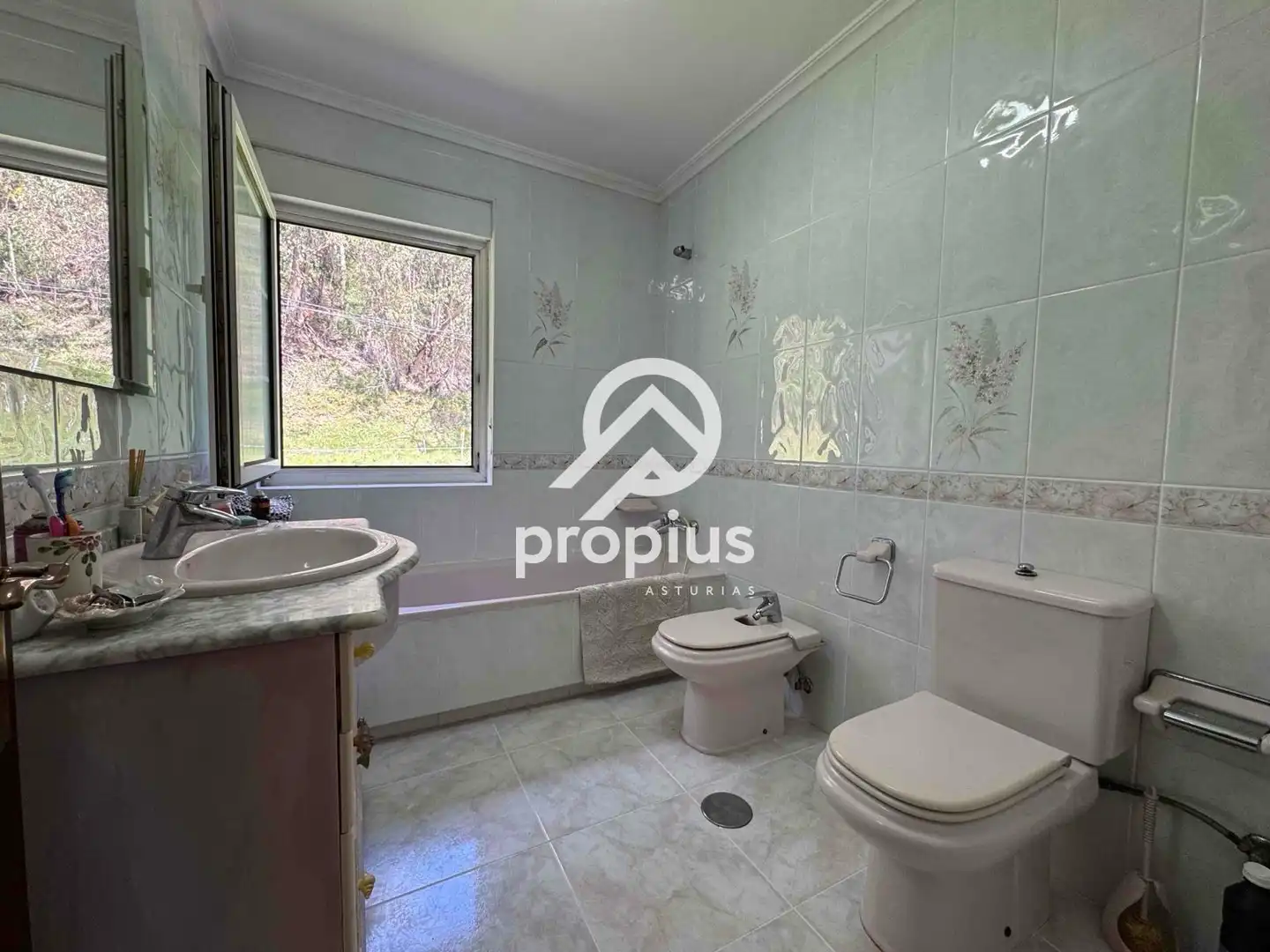 Bathroom of Houses for sale in Avilés  with Heating, Private garden and Parquet flooring