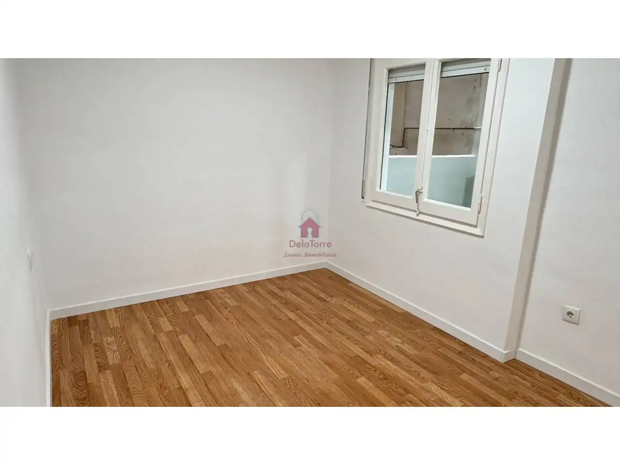 Bedroom of Flat for sale in Terrassa  with Air Conditioner, Parquet flooring and Balcony