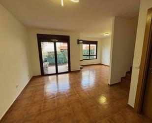 Vista exterior de Casa o xalet en venda en Puentes Viejas amb Calefacció, Jardí privat i Terrassa