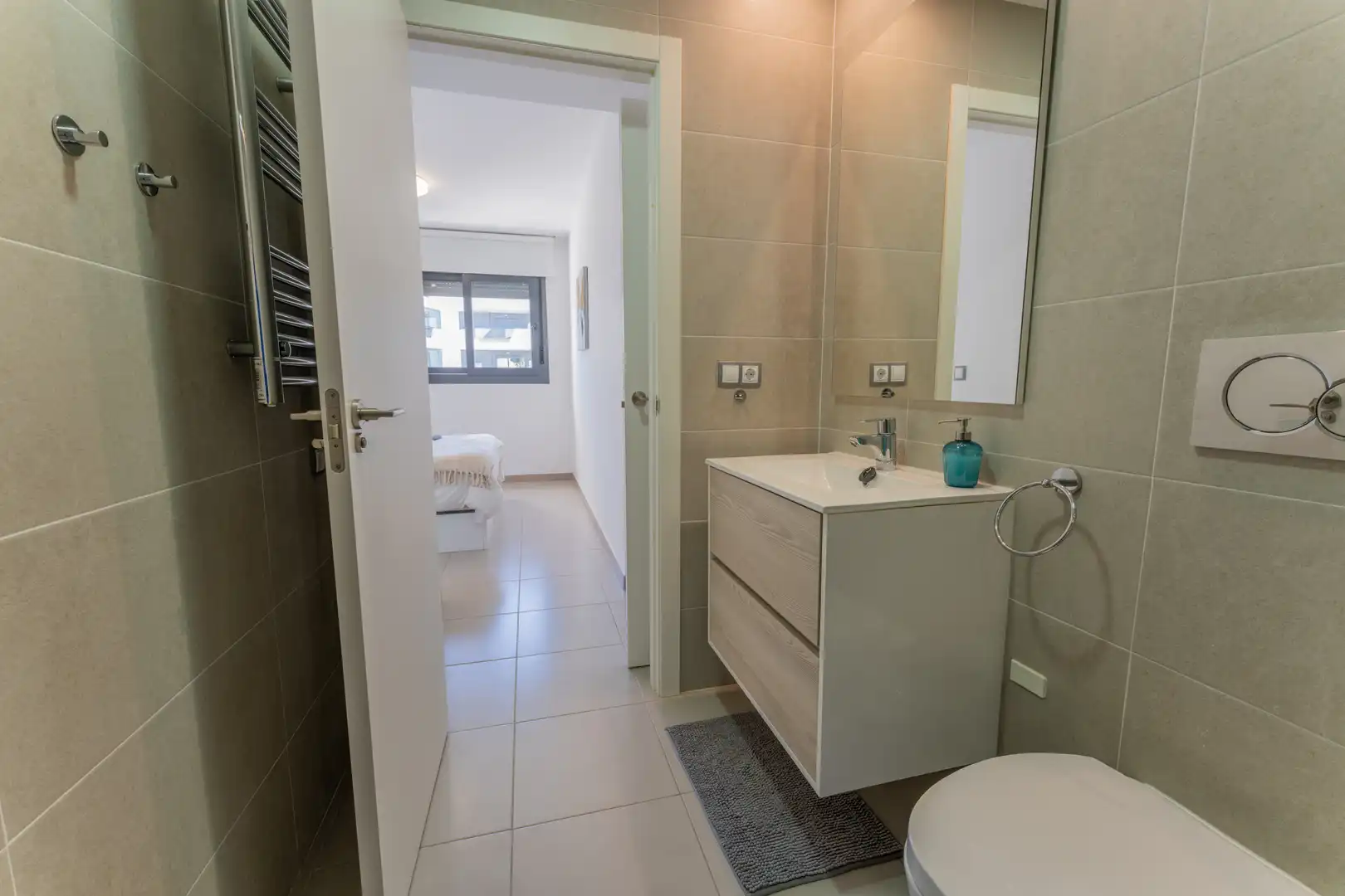 Baño de Apartamento en venta en Elche / Elx con Calefacción, Terraza y Piscina