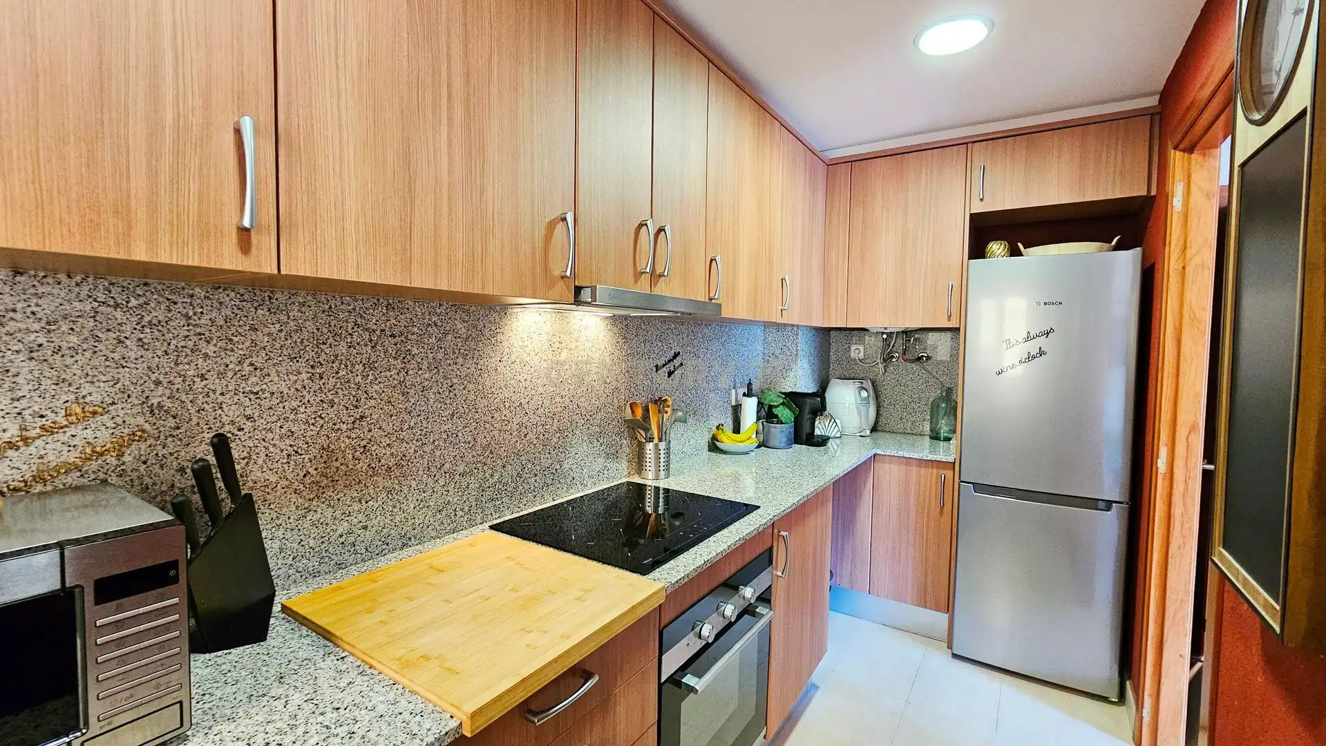 Cuina de Apartament en venda en Llançà amb Forn, Rentadora i Microones