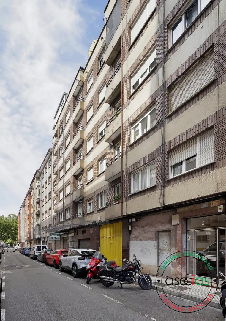 Vista exterior de Àtic en venda en Gijón  amb Terrassa