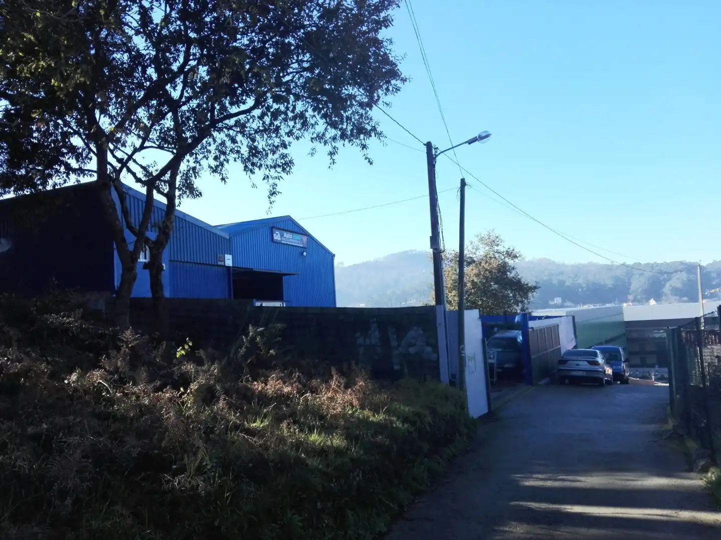 Vista exterior de Nau industrial en venda en Vigo 