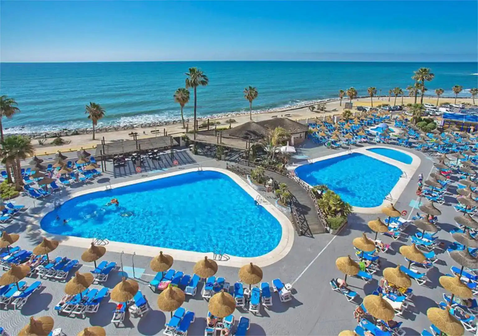 Piscina de Apartamento de alquiler en Benalmádena con Aire acondicionado, Jardín privado y Parquet