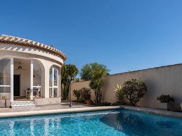 Villa mit Pool zum Verkauf in Calle Nicolas de Bussi