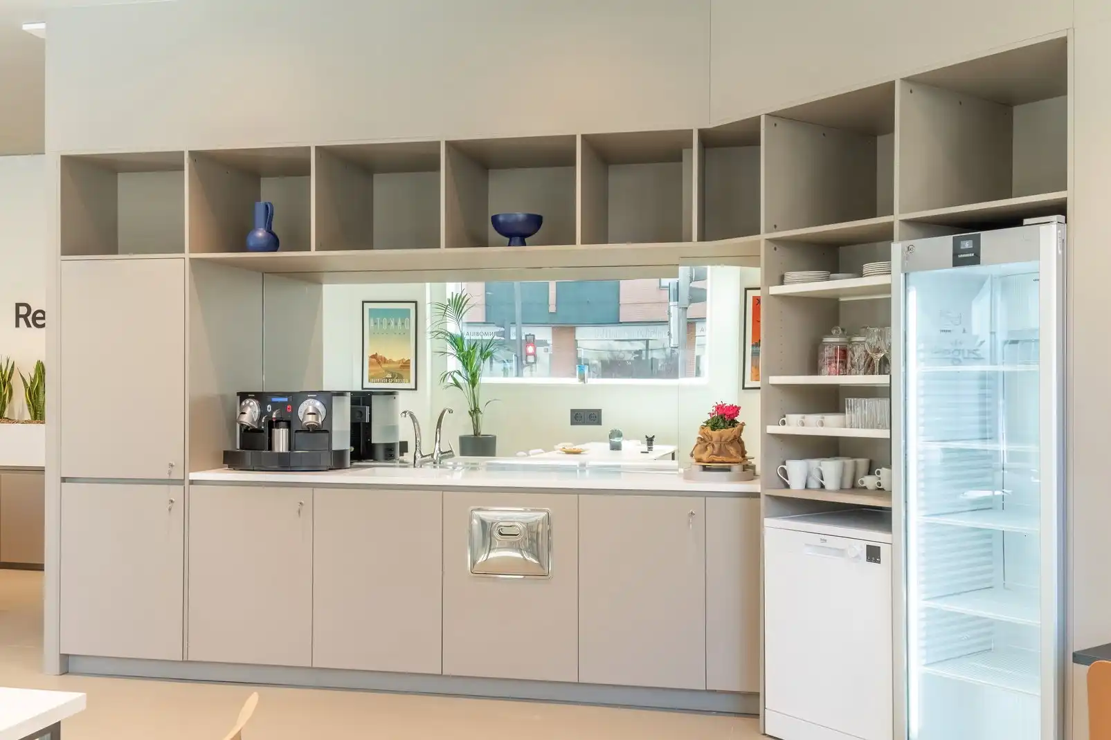Cocina de Oficina de alquiler en  Logroño con Aire acondicionado, Calefacción y Amueblado