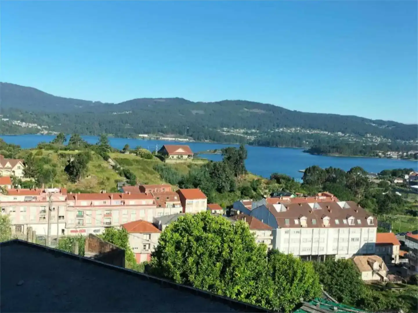 Vista exterior de Casa o xalet en venda en Soutomaior amb Balcó