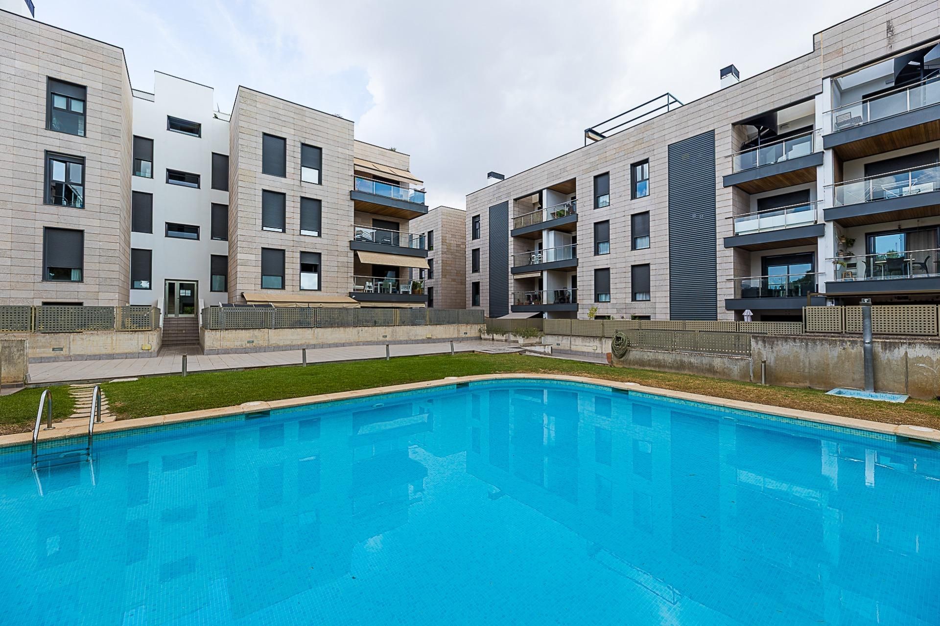 Swimming pool of Planta baja for sale in  Palma de Mallorca  with Air Conditioner, Heating and Private garden