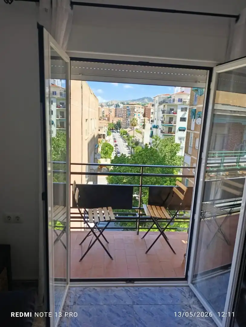 Vista exterior de Piso de alquiler en Granada con Balcón