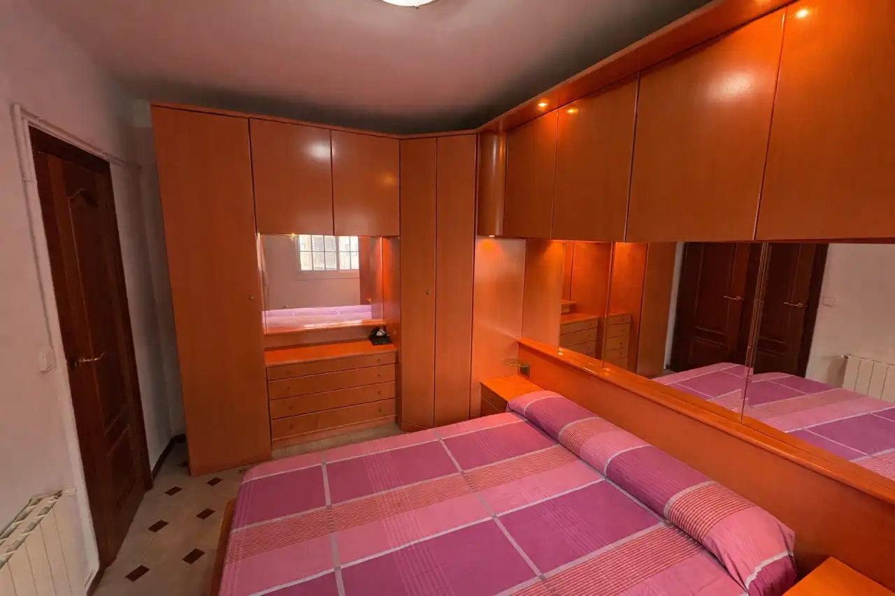 Habitación de Piso en venta en L'Hospitalet de Llobregat con Calefacción, Horno y Alarma