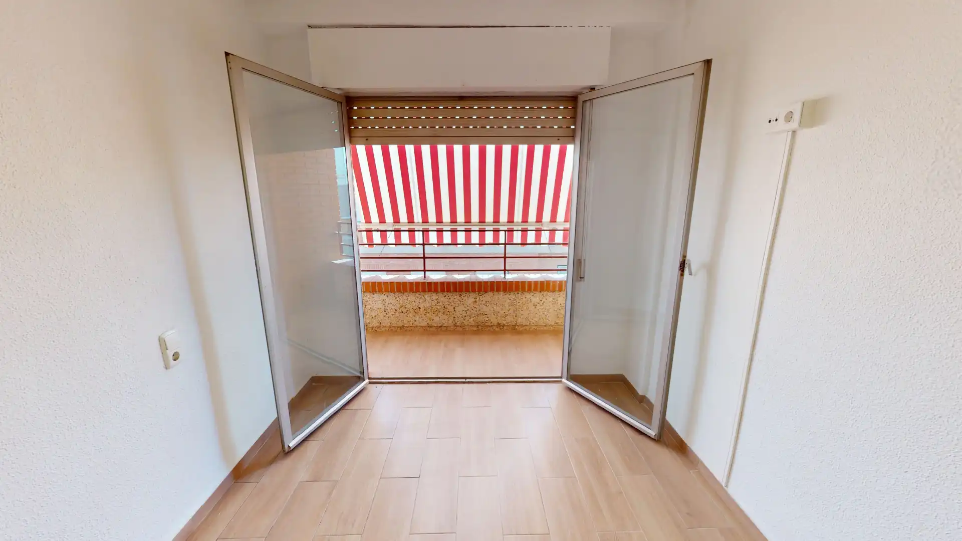Flat with terrace for sale in Carrer Gilberto Martínez, imagen 5