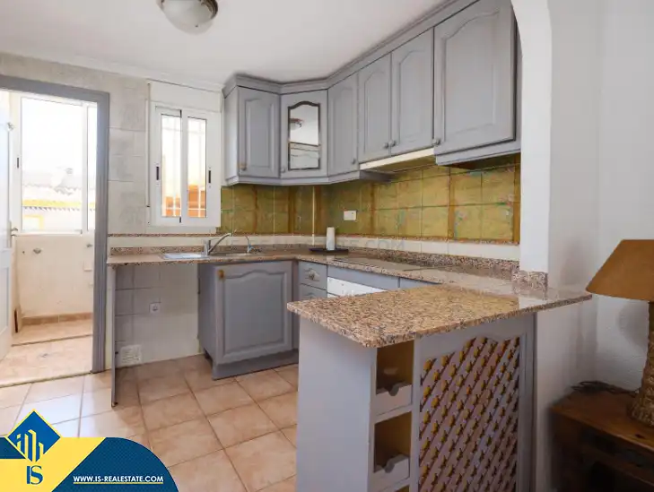 Cuina de Casa o xalet en venda en Torrevieja amb Terrassa, Moblat i Piscina comunitària