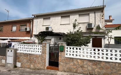 Exterior view of Single-family semi-detached for sale in Aldea del Fresno  with Oven and Washing machine