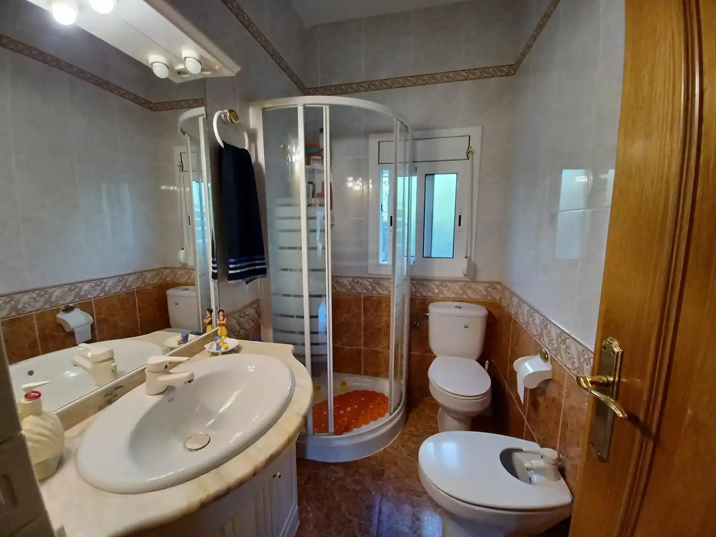 Bany de Casa o xalet en venda en Cubelles amb Jardí privat