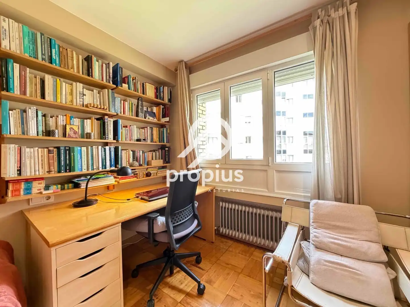 Bedroom of Flat for sale in Oviedo   with Heating, Parquet flooring and Oven