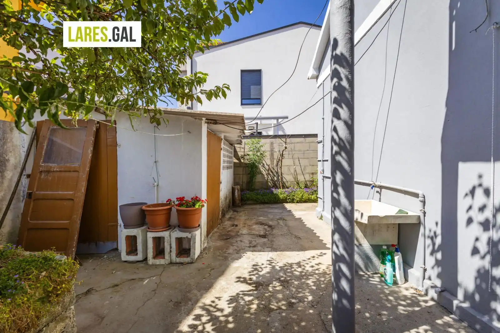 Vista exterior de Casa o xalet en venda en Cangas  amb Moblat