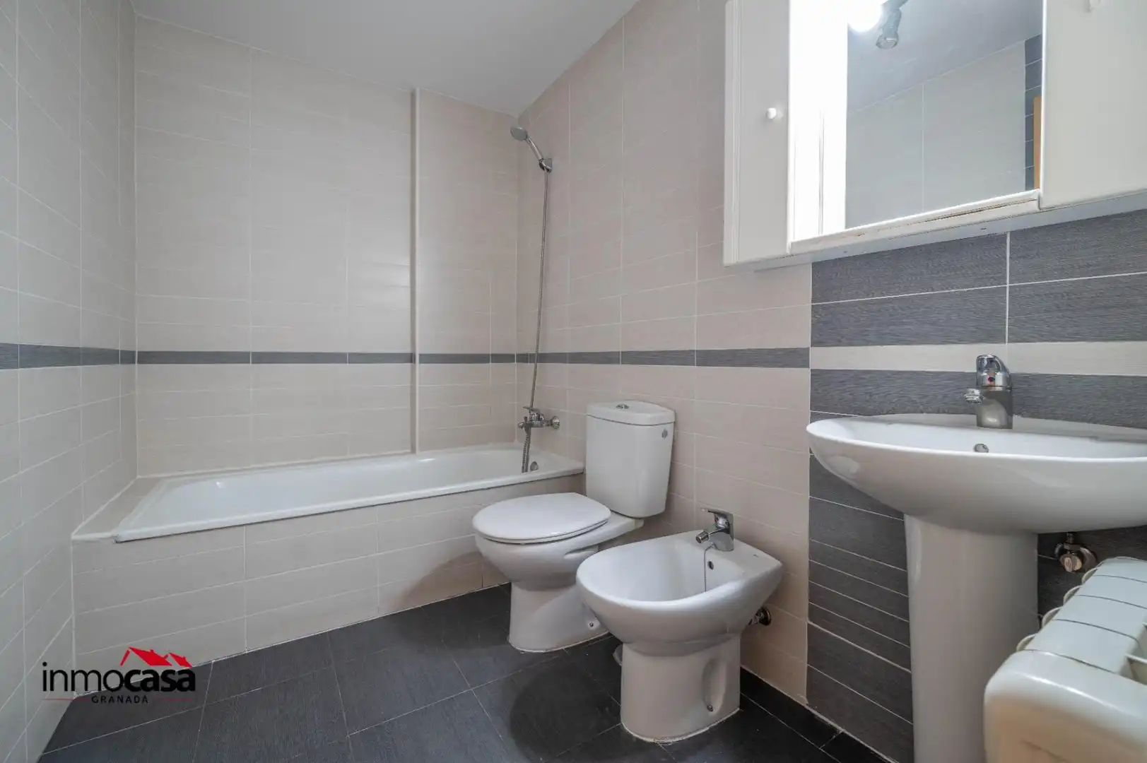Bathroom of Flat for sale in Armilla  with Air Conditioner, Heating and Alarm