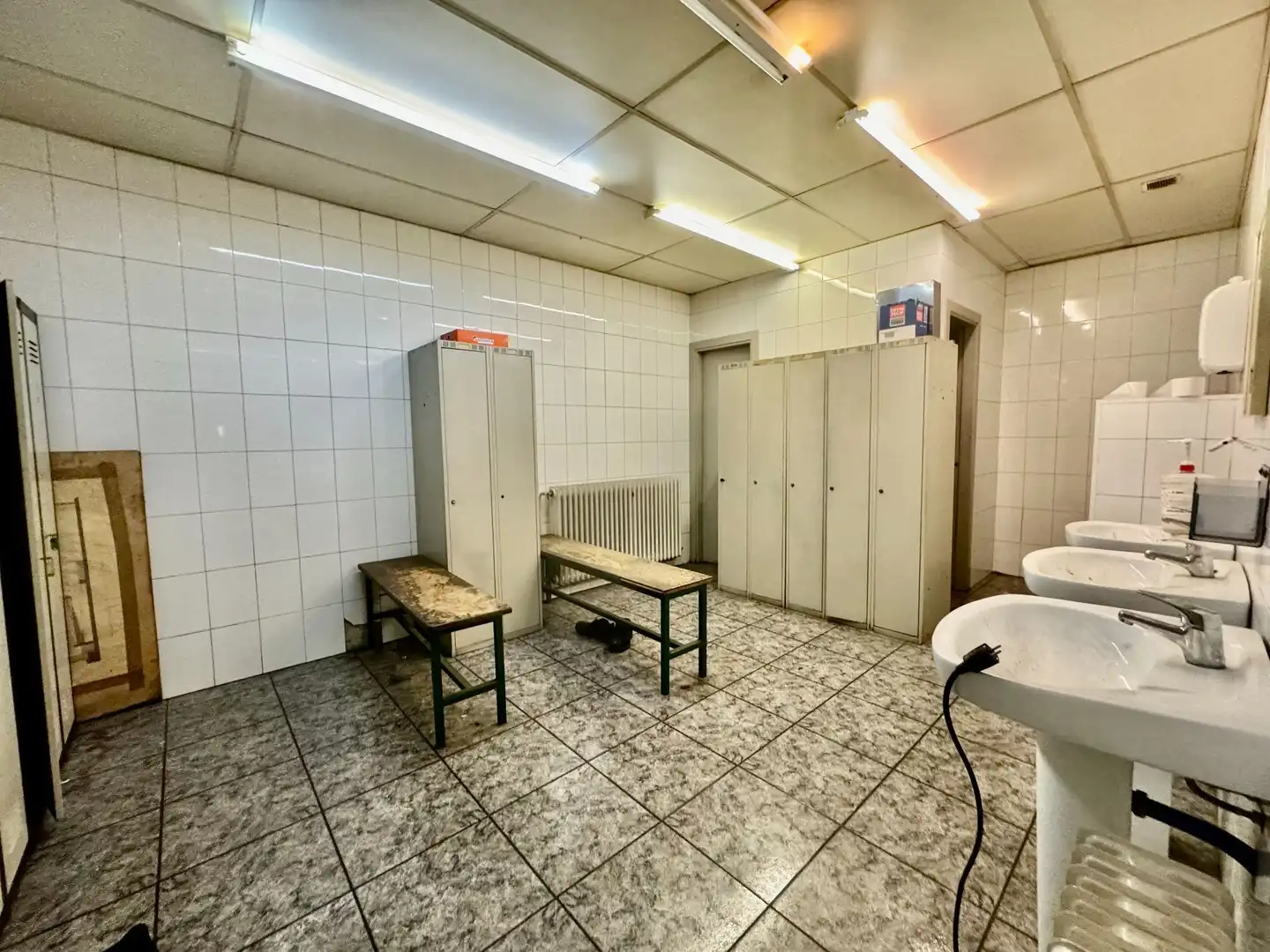 Badezimmer von Fabrikhallen zur Miete in Balenyà