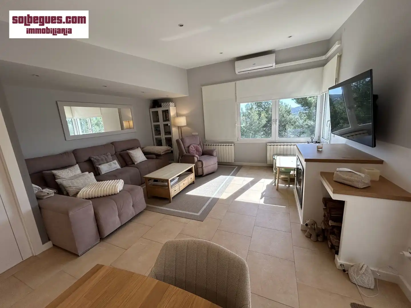 Sala de estar de Casa o chalet en venta en Begues con Aire acondicionado, Calefacción y Jardín privado