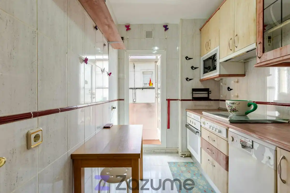 Kitchen of Flat for rent in Puente de Vallecas