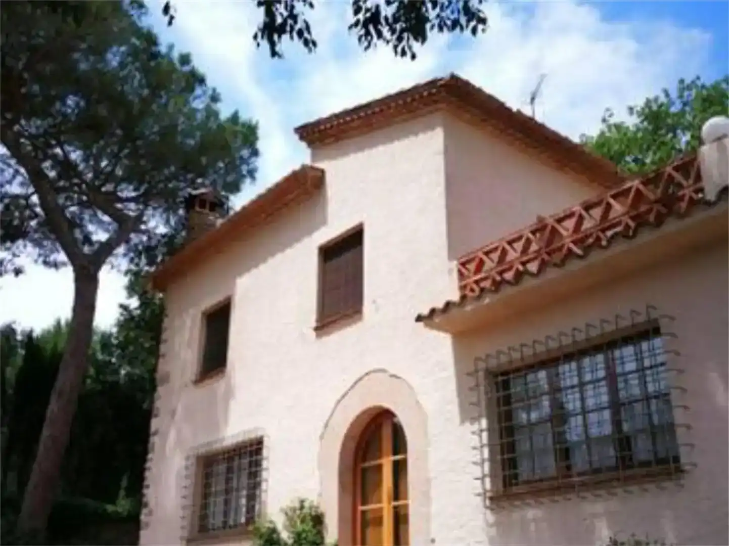 Vista exterior de Finca rústica en venda en Sant Cebrià de Vallalta amb Piscina i Balcó