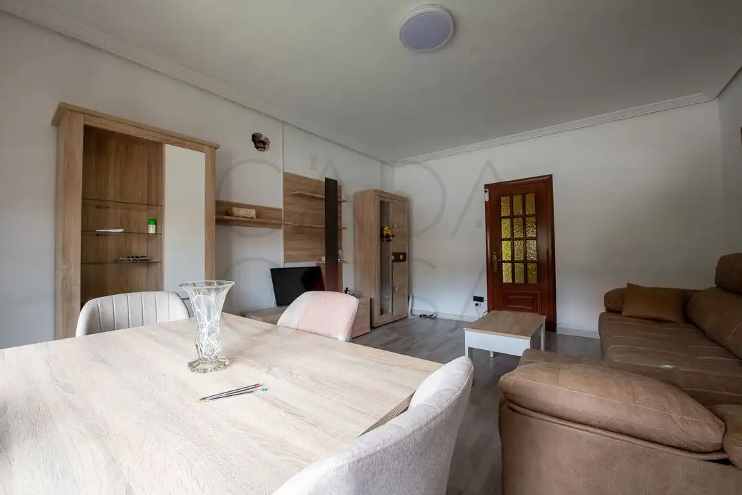 Sala d'estar de Casa o xalet en venda en El Astillero   amb Calefacció i Jardí privat