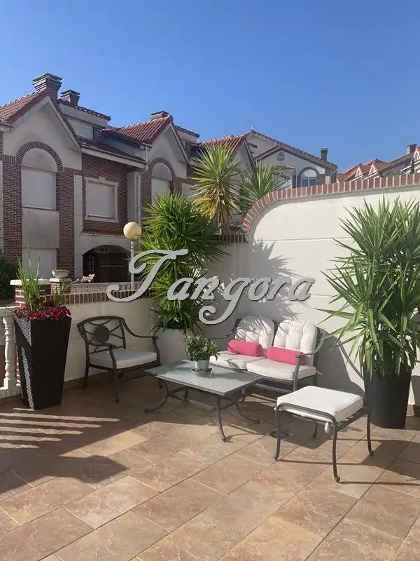 Terrasse von Einfamilien-Reihenhaus zum Verkauf in Castro-Urdiales mit Heizung, Parkett und Terrasse
