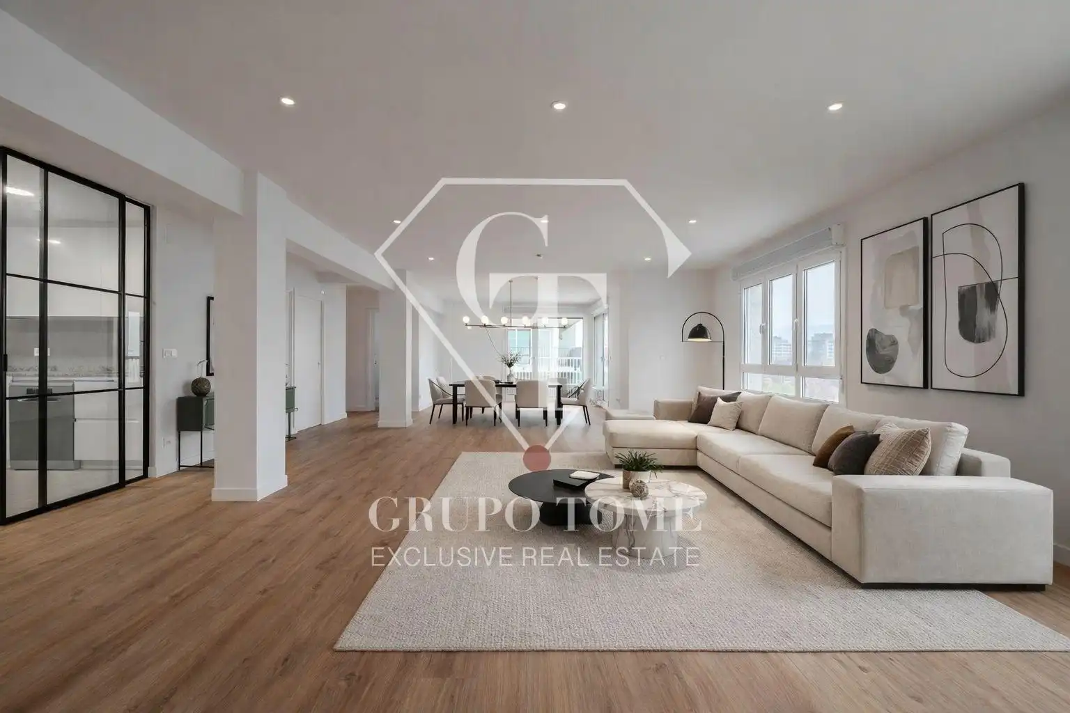 Sala d'estar de Pis en venda en Donostia - San Sebastián  amb Calefacció i Terrassa