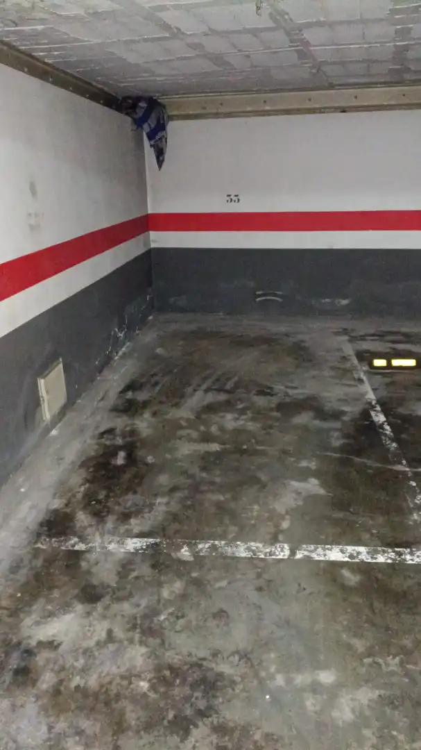 Garage zum Verkauf in Málaga mit Alarm