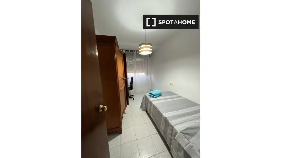 Bedroom of Flat for share in Ciudad Jardín - Tagarete - El Zapillo