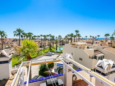 Chalet con piscina en venta en Orihuela Costa