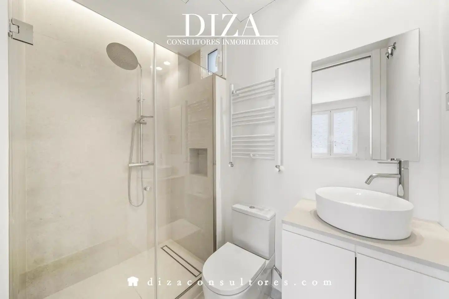 Bathroom of Flat for sale in Madrid  with Air Conditioner, Heating and Parquet flooring