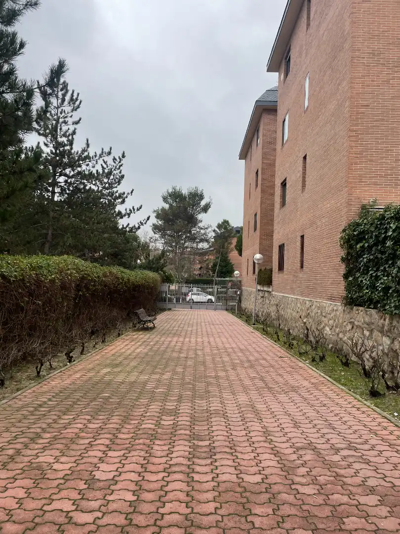 Parking de Ático en venta en Pozuelo de Alarcón con Aire acondicionado, Calefacción y Jardín privado