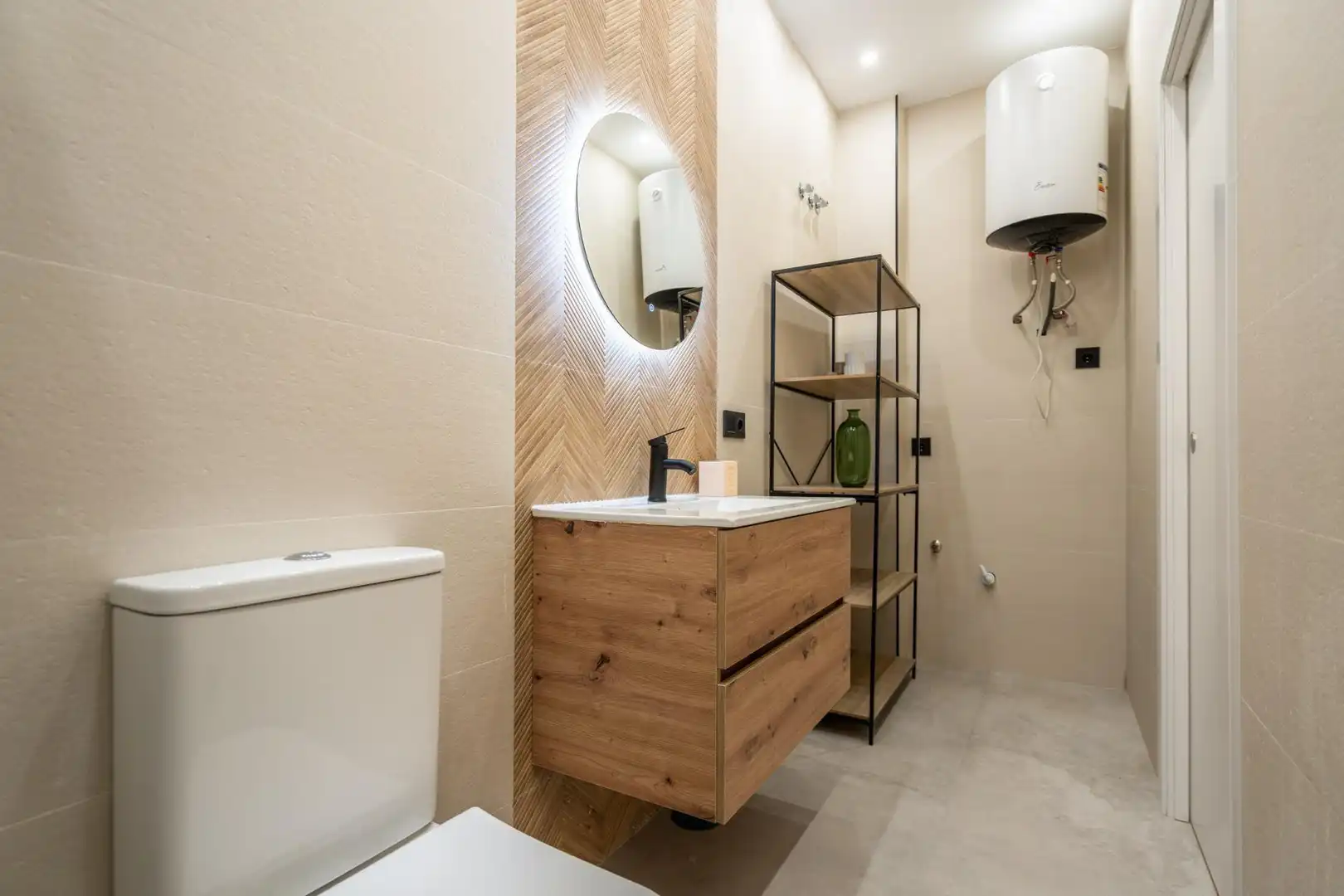 Baño de Estudio en venta en Granada con Aire acondicionado, Calefacción y Amueblado