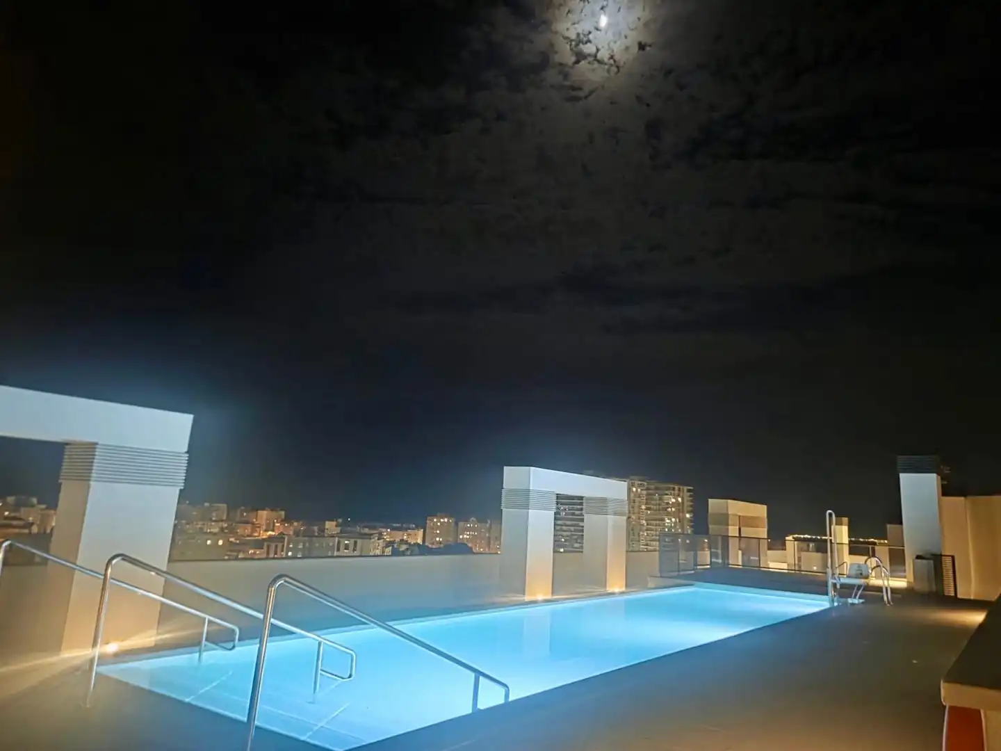 Piscina de Piso en venta en Almería con Aire acondicionado, Calefacción y Parquet