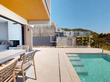 Detached house with balcony for sale in Tossa de Mar pueblo
