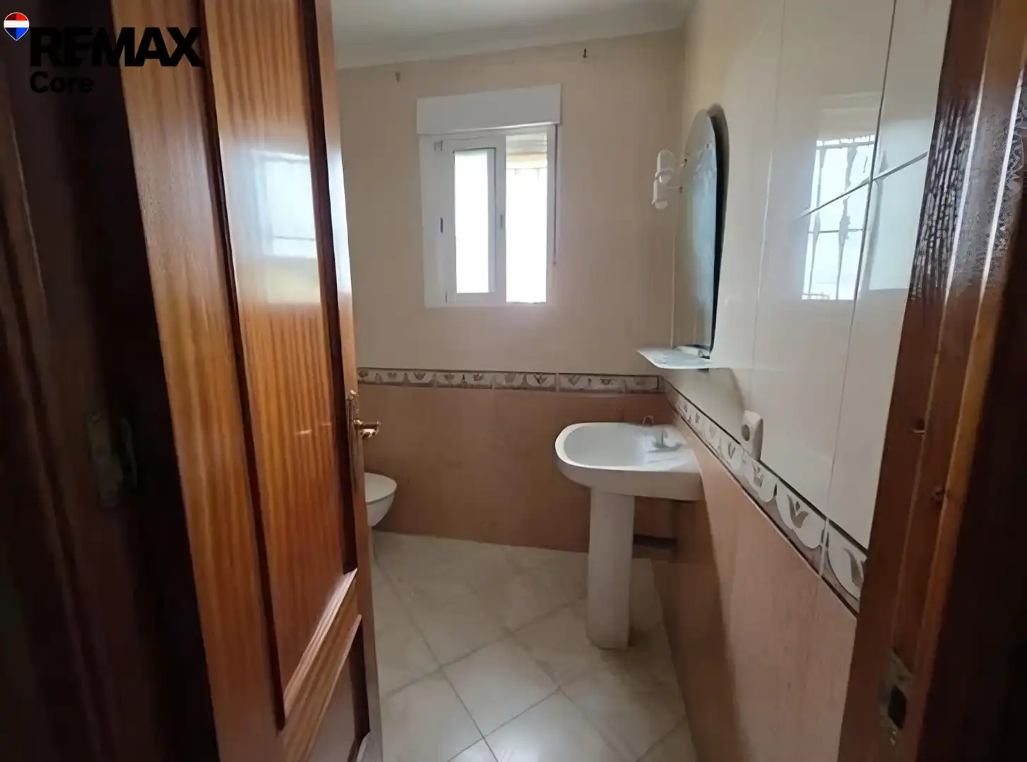 Bany de Casa o xalet en venda en Badajoz amb Jardí privat, Terrassa i Traster