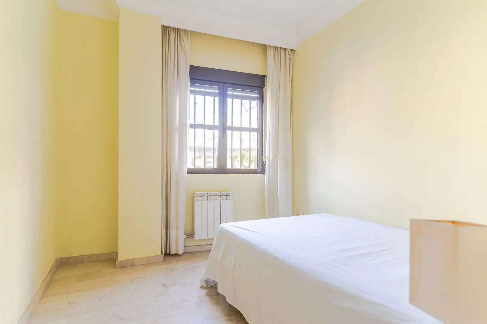 Bedroom of Flat for sale in Granada  with Air Conditioner