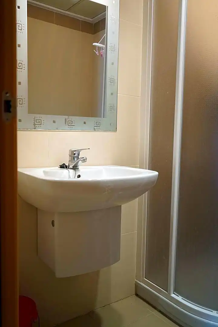 Badezimmer von Wohnung zur untervermieten in Alfara del Patriarca mit Klimaanlage, Heizung und Möbliert
