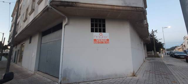 Local comercial en Venta en Avenida Finisterre, 21 en A Laracha