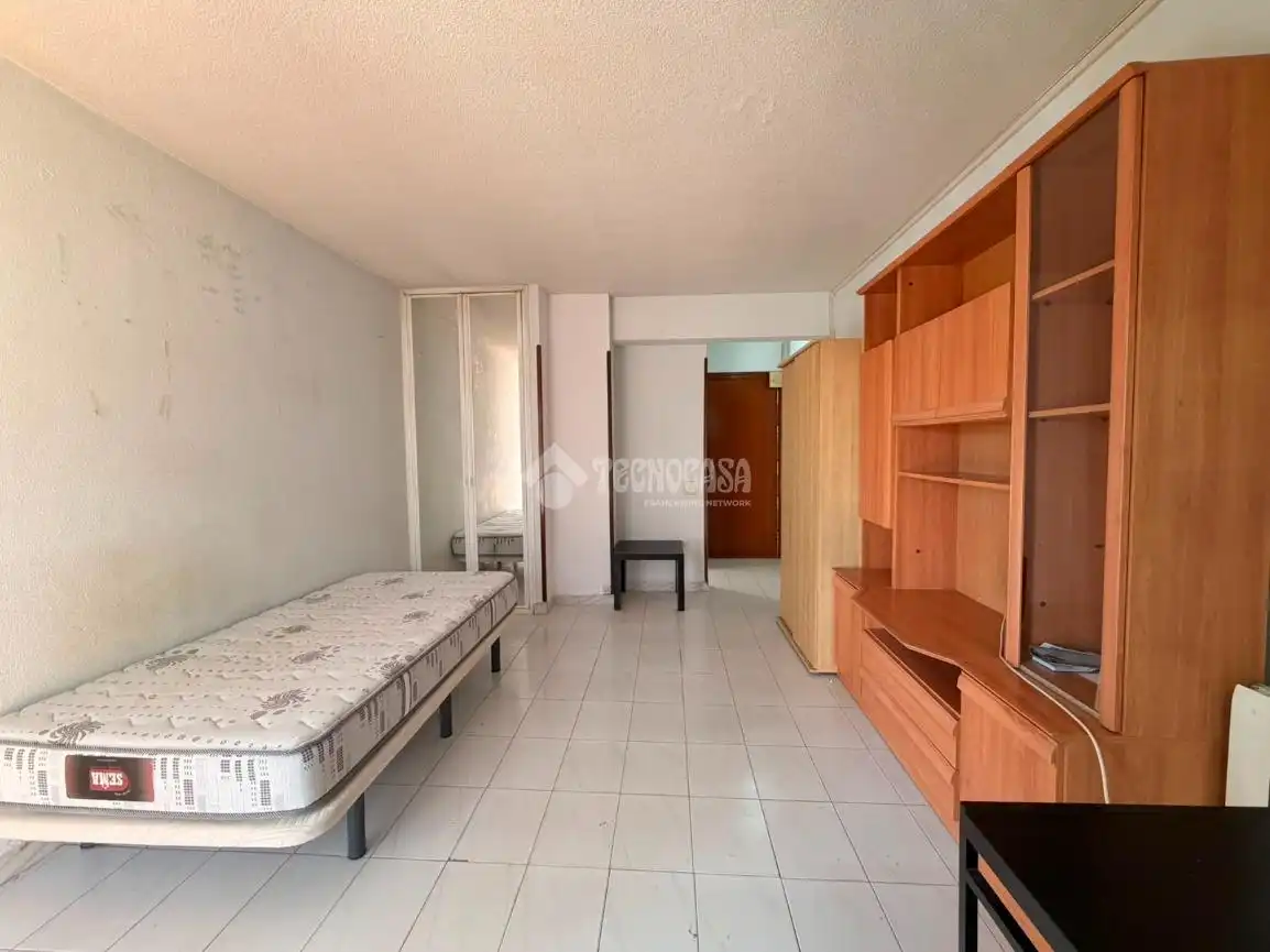 Habitación de Estudio en venta en Madrid con Calefacción y Terraza