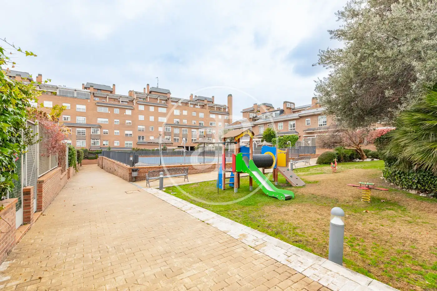 Vista exterior de Casa adosada en venta en San Sebastián de los Reyes con Aire acondicionado, Calefacción y Jardín privado