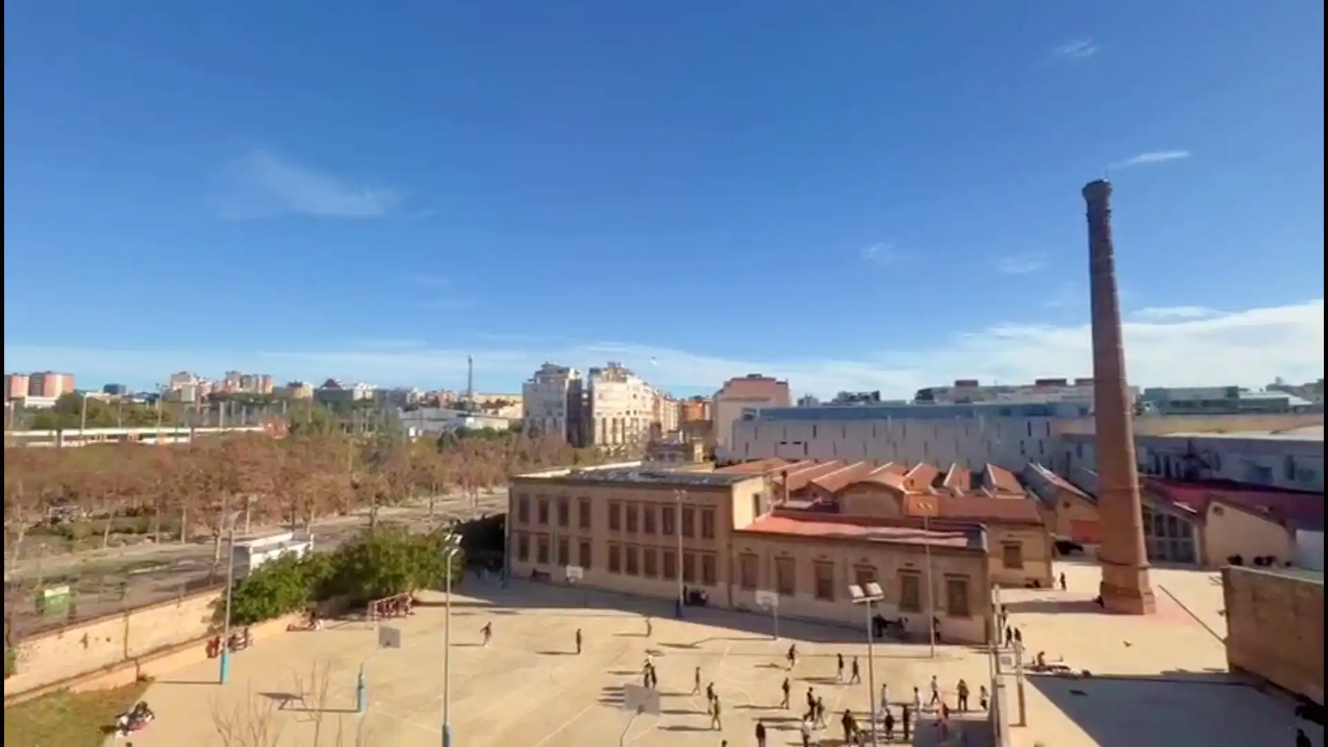 Vista exterior de Piso en venta en L'Hospitalet de Llobregat con Aire acondicionado, Parquet y Horno
