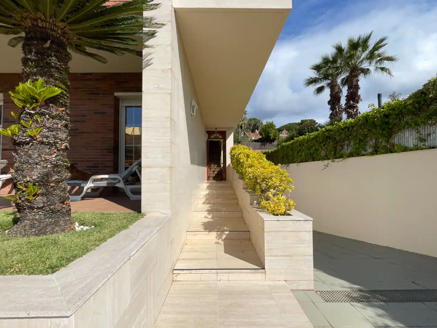 Vista exterior de Casa o xalet en venda en Sant Vicenç de Montalt amb Aire condicionat, Calefacció i Jardí privat